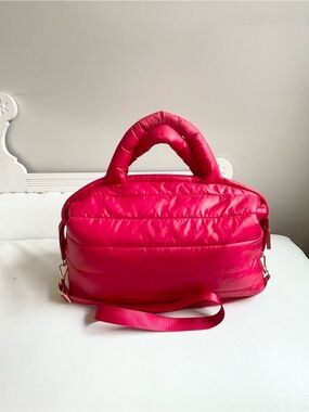 ESTEE LAUDER LARGE LIPSTICK RED OVERNIGHT PUFFER BAG REMOVABLE SHOULDER STRAP